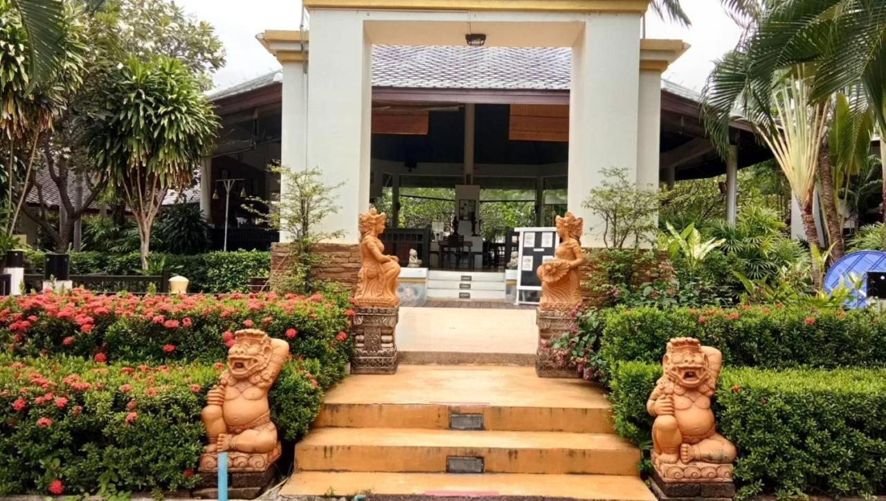 Golden Pine Beach Resort Pran Buri Exterior foto